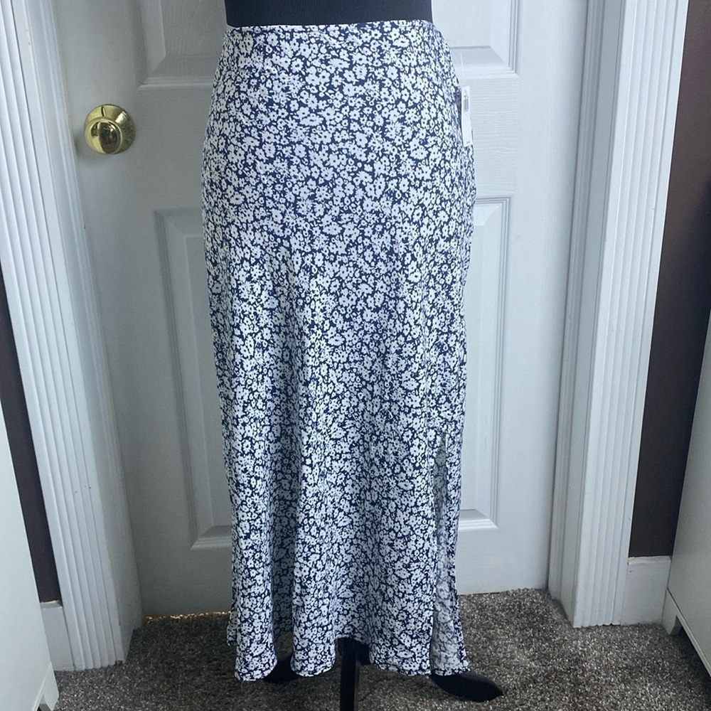 Old Navy Women’s Floral Skirt Navy Blue & White Left Side Slit sz L NWT